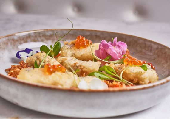 Prato com tempura de bacalhau